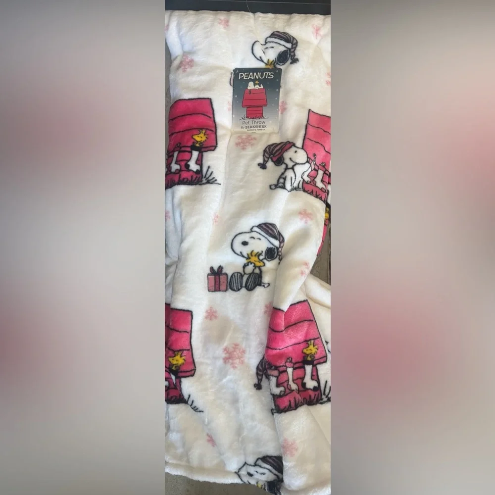 BERKSHIRE PEANUTS CHRISTMAS HOLIDAY PINK THROW BLANKET w/SNOOPY & WOODSTOCK NEW